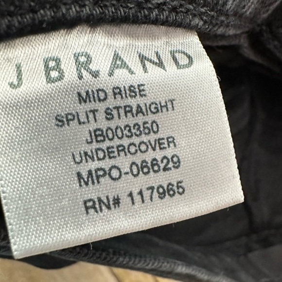 NWOT J Brand Mid Rise Straight Split Hem Jeans, Undercover Black. 27 - Picture 10 of 11